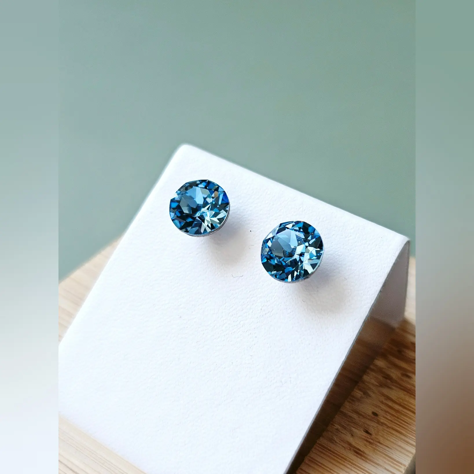 Naušnice Aqua Round Medium